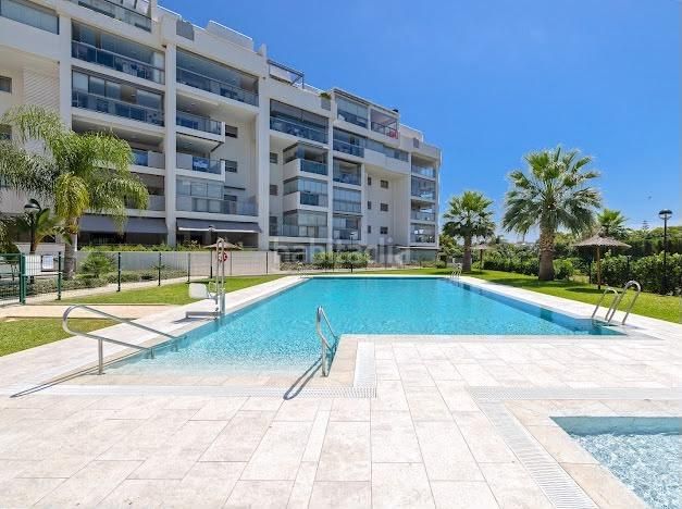 Foto b98f16dc-49d3-493c-922a-f81e6e5dd98d. Planta baixa amb calefacció aparcament piscina a Torremolinos