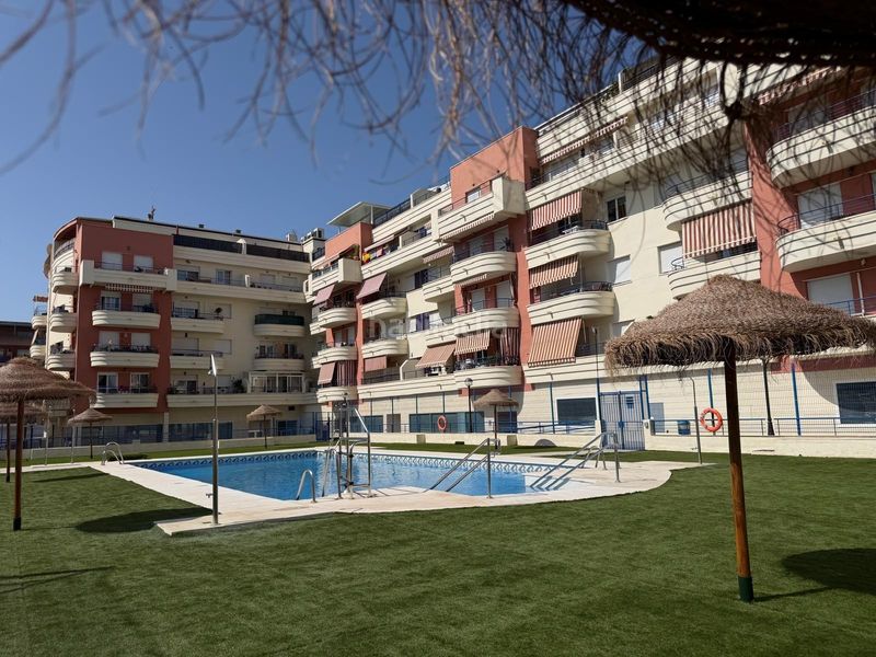 Foto 01ca671b-35dd-4202-941f-853243b81fe9. Apartament amb aparcament piscina a Las Flores Mijas