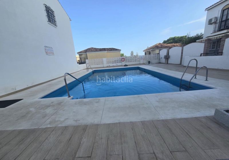 Foto 42525aa0-faea-497f-b8b0-3da386138d57. Maison jumelée avec piscine dans El Pinillo Torremolinos