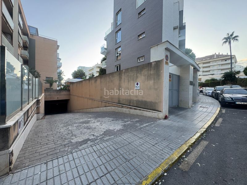 Foto b7758ec6-f297-44aa-83ff-ff3cee77711d. Parking voiture dans Puerto Marina Benalmádena