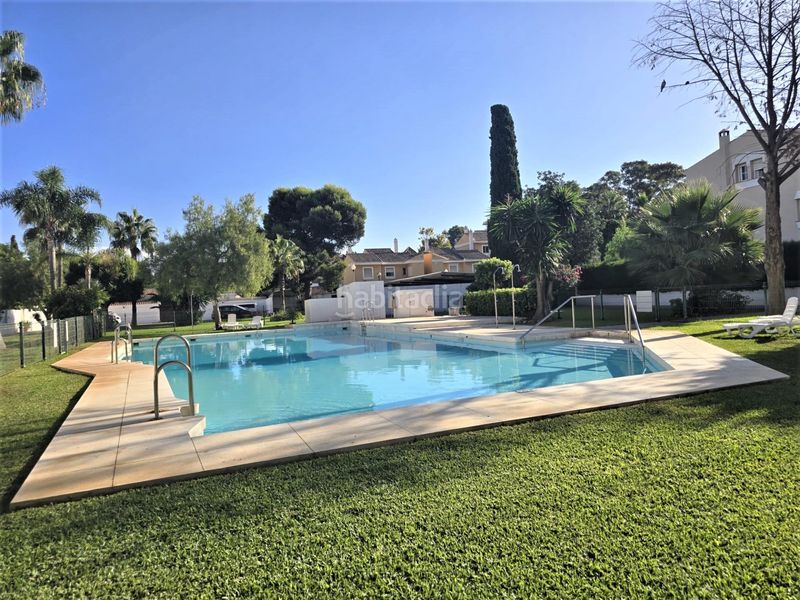 Foto 373358b5-c29d-461e-b318-dbb3eaab2755. Alquiler casa exclusivo chalet de 5 dormitorios 3 plantas piscina a 5 minutos de la playa en Málaga