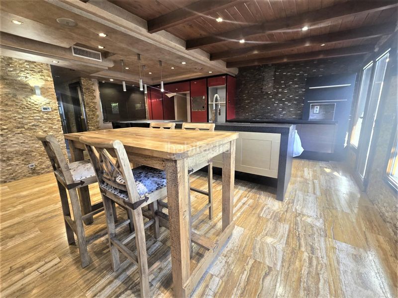 Foto bdfdbac2-42c8-465c-927e-64652b85aadd. Alquiler casa exclusivo chalet de 5 dormitorios 3 plantas piscina a 5 minutos de la playa en Málaga