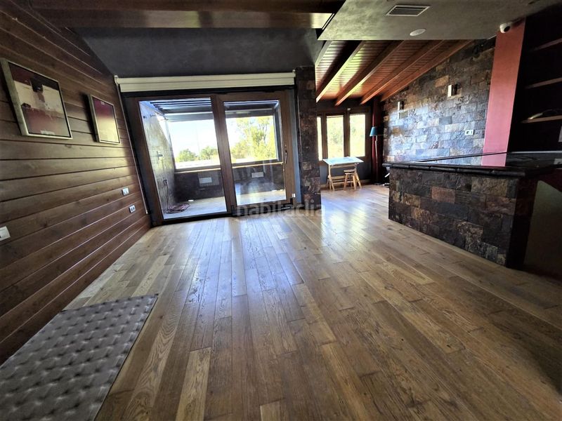 Foto eb03aacd-7658-47e1-a80d-a4e88eee057e. Alquiler casa exclusivo chalet de 5 dormitorios 3 plantas piscina a 5 minutos de la playa en Málaga