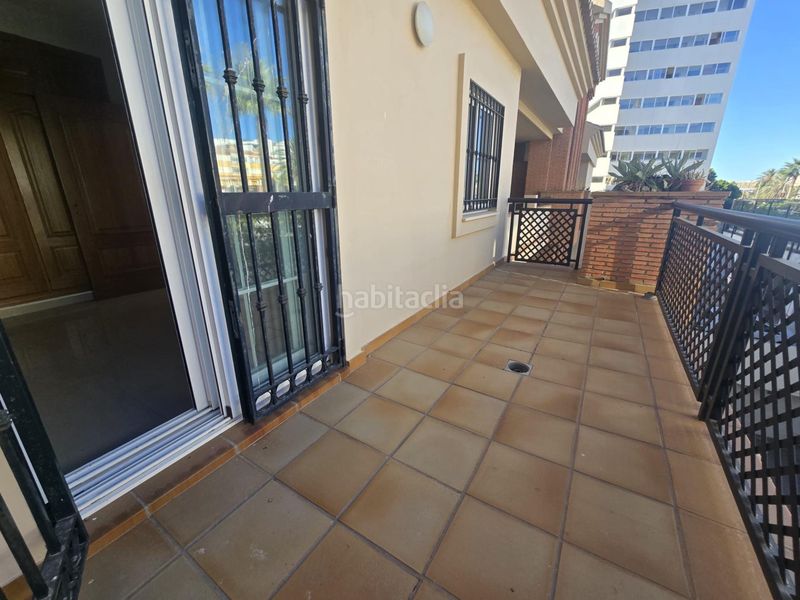 Foto e0cb6d28-01a4-44f2-baf7-f09bc3cd5d49. Àtic a Puerto Marina Benalmádena