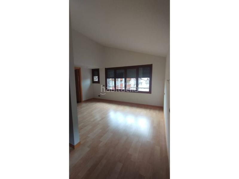 Foto 665142b9-fffe-4c0d-aa8c-586af3d3d688. Rent duplex with heating parking pool in Les Escaldes Escaldes-Engordany