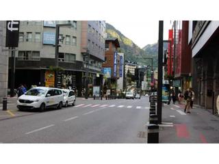 Lloguer Local Comercial  Avinguda meritxell. Local en alquiler en centre