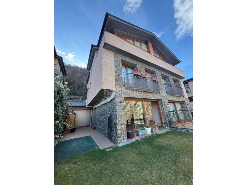 Foto 05d448cb-6c7d-442f-a3eb-624f7da81ae7. Casa adosada  en entorno exclusivo y privilegiado, a un minuto del Centro en Andorra la Vella