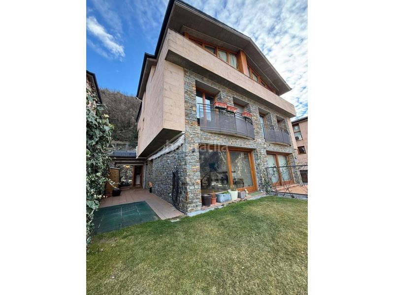 Foto ebb6ac6c-10c0-4929-82c9-fc0605c44958. Casa adosada  en entorno exclusivo y privilegiado, a un minuto del Centro en Andorra la Vella