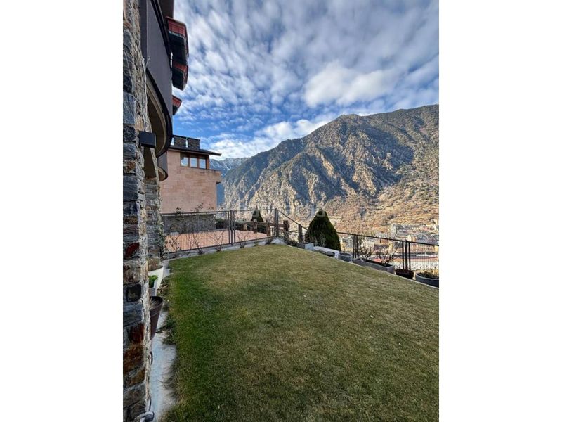 Foto fb1a723c-b9e3-413c-b0de-268dce3c4957. Casa adosada  en entorno exclusivo y privilegiado, a un minuto del Centro en Andorra la Vella