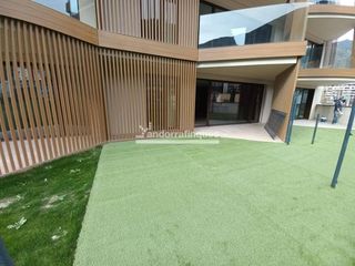 Lloguer Pis  Calle avinguda tarragona. Alquiler planta baja con jardín