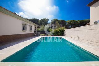 Casa adossada a Cuatro Pinos - El Carmen. Gilmar 956928989. chalet independiente en carretera de fuentebra