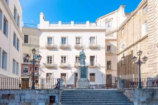 Edifici  Callejón de los piratas. Gilmar 956928989.  edificio terciario en centro histórico cádiz