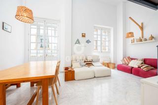 Dúplex a Casco Histórico - Ribera del Marisco. Este piso dúplex está situado en pleno centro histórico del puer