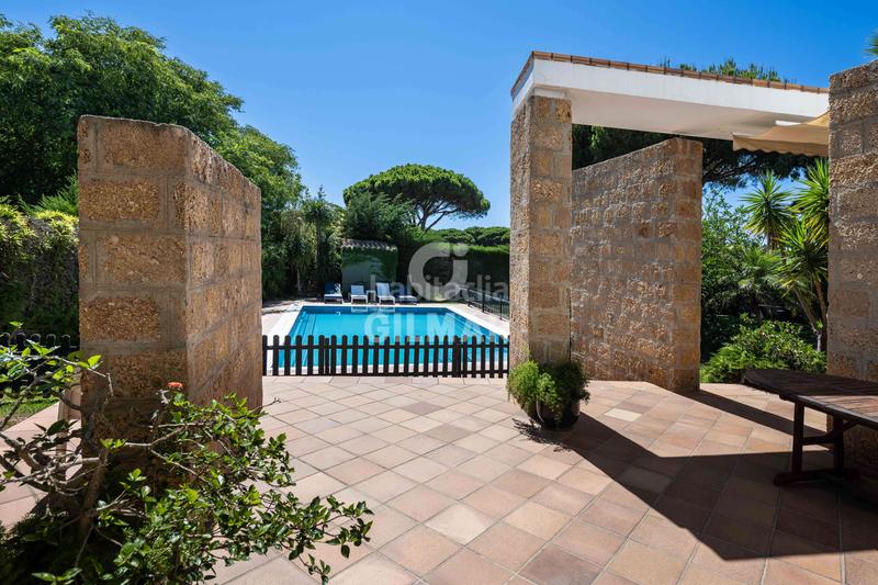 Foto 03a7b38f-bd14-4aa2-b5c4-abc5064b8d4b. Xalet amb calefacció aparcament piscina a Novo Sancti Petri Chiclana de la Frontera