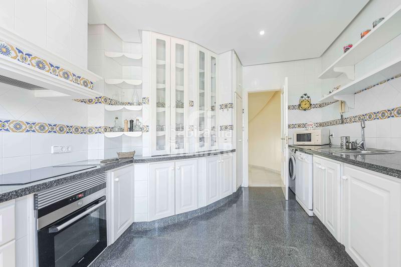 Foto e93ed26f-567c-484d-b3d9-2c70a7582ca6. Xalet amb calefacció aparcament piscina a Novo Sancti Petri Chiclana de la Frontera