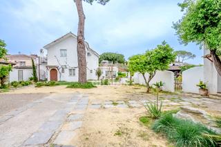 Xalet a Cuatro Pinos - El Carmen. Descubre este impresionante chalet independiente ubicado en la c