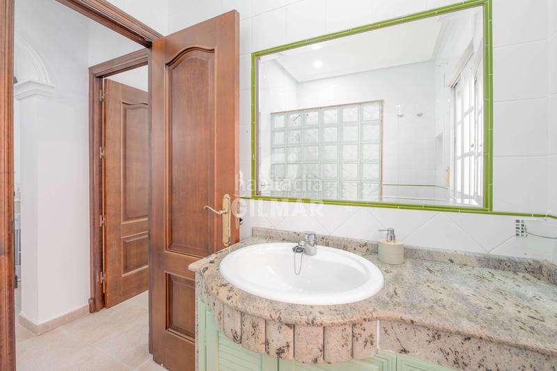 Foto 196b1c75-ce53-436a-99c1-6df310c2bc63. Chalet descubre este espectacular chalet independiente situado en la prestigiosa zona de La Barrosa, , un encla en Chiclana de la Frontera