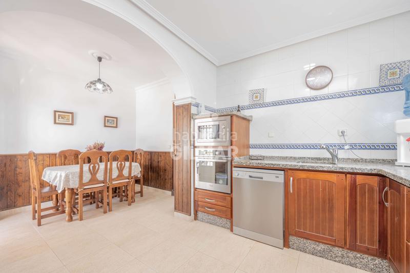 Foto 22e16a1a-3ea9-4827-aab9-47326c623f8a. Chalet descubre este espectacular chalet independiente situado en la prestigiosa zona de La Barrosa, , un encla en Chiclana de la Frontera