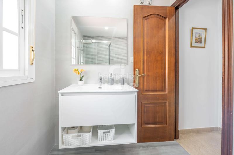 Foto 27a55a05-b8d8-4d26-a7e2-956370cd1e45. Chalet descubre este espectacular chalet independiente situado en la prestigiosa zona de La Barrosa, , un encla en Chiclana de la Frontera