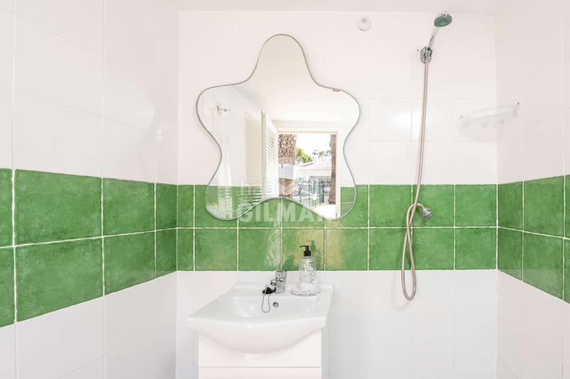 Foto 409d123b-925d-40fe-8c30-a85061084b86. Chalet descubre este espectacular chalet independiente situado en la prestigiosa zona de La Barrosa, , un encla en Chiclana de la Frontera