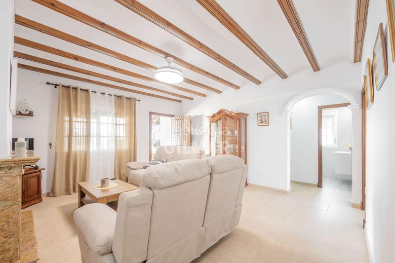 Foto aacfd884-5973-4ac6-95e4-7615f62c1ec0. Chalet descubre este espectacular chalet independiente situado en la prestigiosa zona de La Barrosa, , un encla en Chiclana de la Frontera
