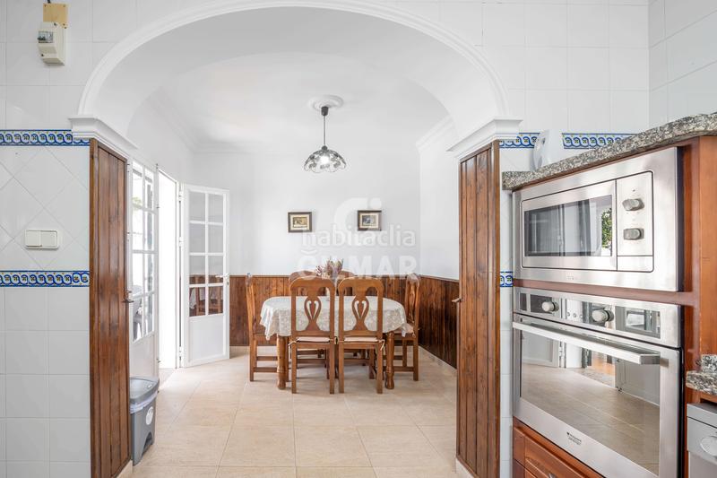 Foto d2e93871-910b-4c0e-b757-21e617f413e3. Chalet descubre este espectacular chalet independiente situado en la prestigiosa zona de La Barrosa, , un encla en Chiclana de la Frontera