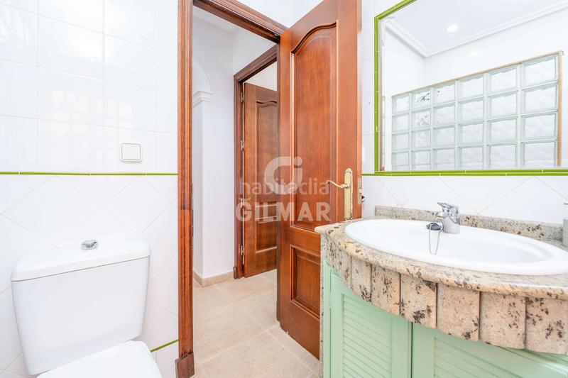 Foto eb12f68f-6836-4740-b554-55d05af7eb6b. Chalet descubre este espectacular chalet independiente situado en la prestigiosa zona de La Barrosa, , un encla en Chiclana de la Frontera