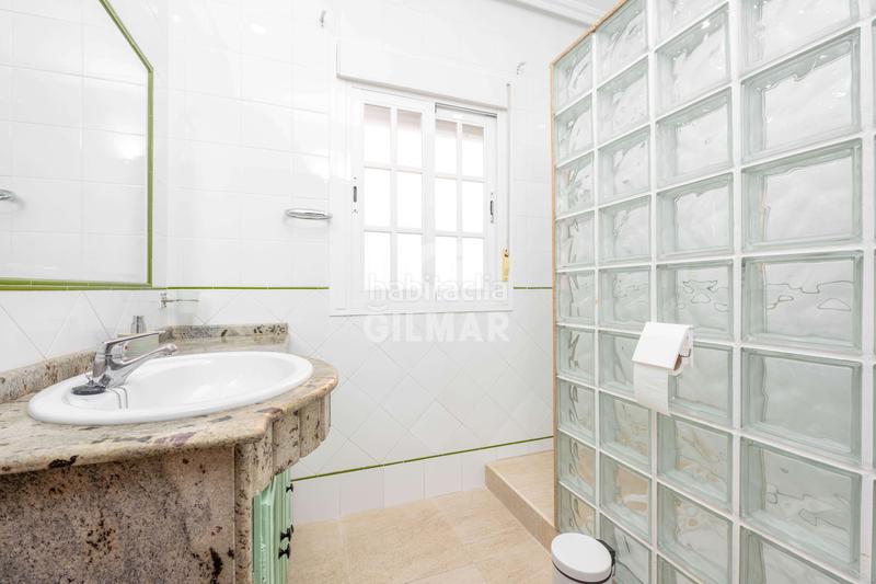 Foto f2e6f035-16f9-4508-9e03-b85d4eb28b2c. Chalet descubre este espectacular chalet independiente situado en la prestigiosa zona de La Barrosa, , un encla en Chiclana de la Frontera