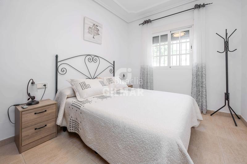 Foto f5c213ba-eea2-477b-886e-358293a78e0c. Chalet descubre este espectacular chalet independiente situado en la prestigiosa zona de La Barrosa, , un encla en Chiclana de la Frontera