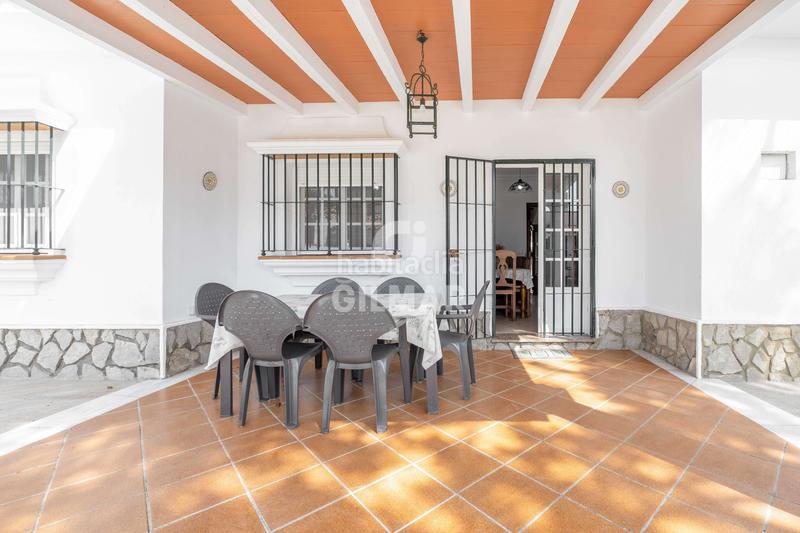 Foto ff24efa9-9398-4d7a-9928-6901ba401afb. Chalet descubre este espectacular chalet independiente situado en la prestigiosa zona de La Barrosa, , un encla en Chiclana de la Frontera