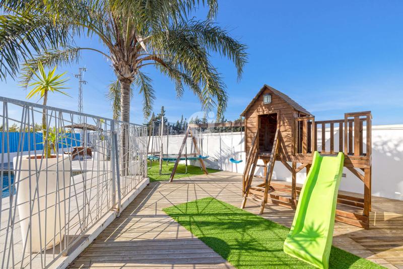Foto 81cebbb9-1401-43ac-a69c-4368355a78b3. Chalet con riscaldamento piscina in Barrio Nuevo Conil de la Frontera