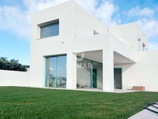 Xalet a Conil. Te ofrecemos la oportunidad de poder comprar este chalet de obra