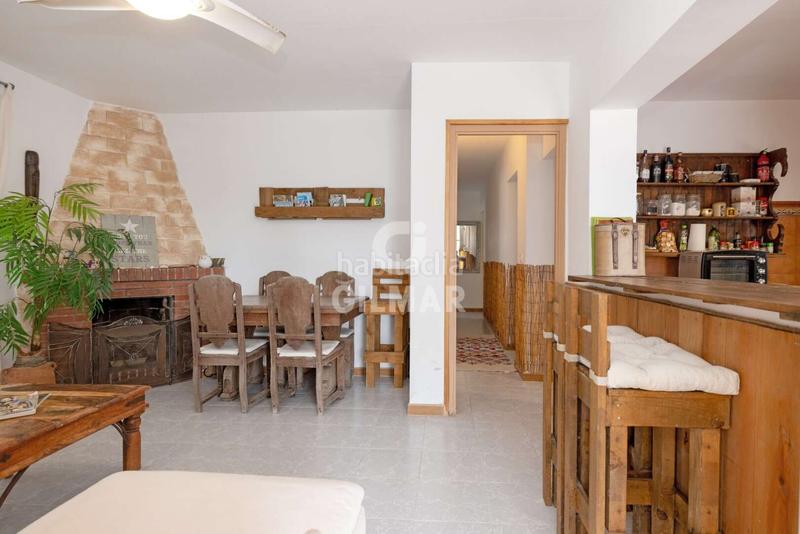 Foto 06519051-3fa1-4979-a7d0-1f238485549f. Chalet presentamos este agradable chalet independiente con piscina, ubicado en la zona de Los Gallos , una exce en Chiclana de la Frontera