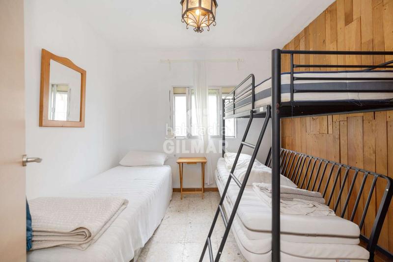 Foto 150ea577-1ad5-4e40-8c57-ac9b280f6bda. Chalet presentamos este agradable chalet independiente con piscina, ubicado en la zona de Los Gallos , una exce en Chiclana de la Frontera