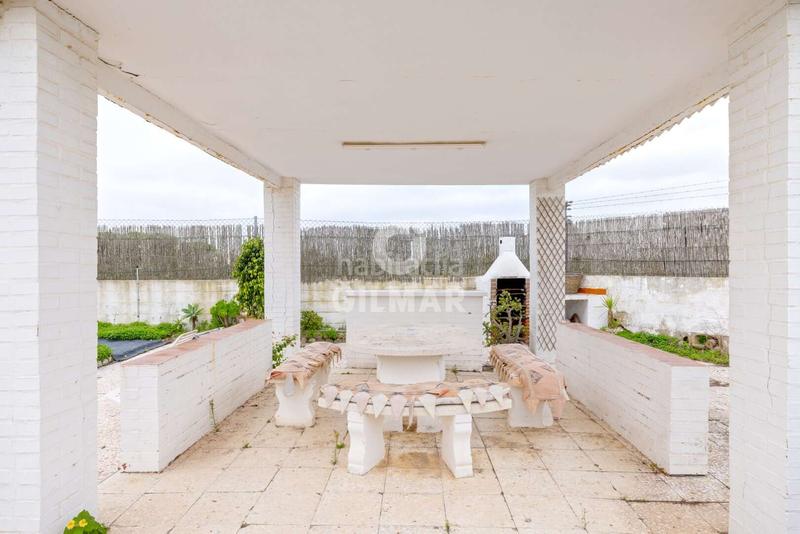 Foto 6ed4543b-c68a-44a6-bb24-343daac4f984. Chalet presentamos este agradable chalet independiente con piscina, ubicado en la zona de Los Gallos , una exce en Chiclana de la Frontera