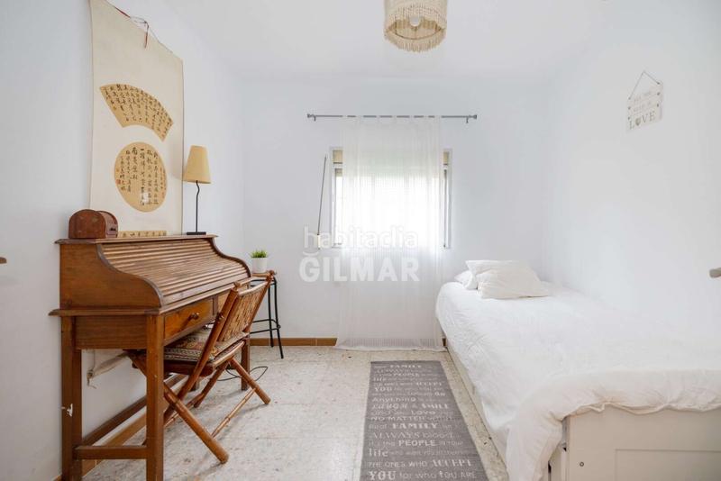 Foto a49a9478-7f3f-4422-8979-097e12f25864. Chalet presentamos este agradable chalet independiente con piscina, ubicado en la zona de Los Gallos , una exce en Chiclana de la Frontera