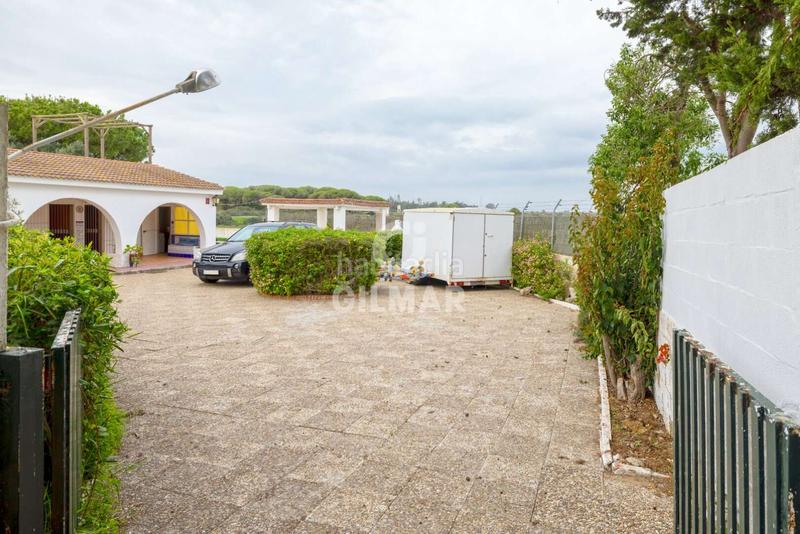 Foto a972f322-1240-4dd9-ac5f-e23b56483180. Chalet presentamos este agradable chalet independiente con piscina, ubicado en la zona de Los Gallos , una exce en Chiclana de la Frontera