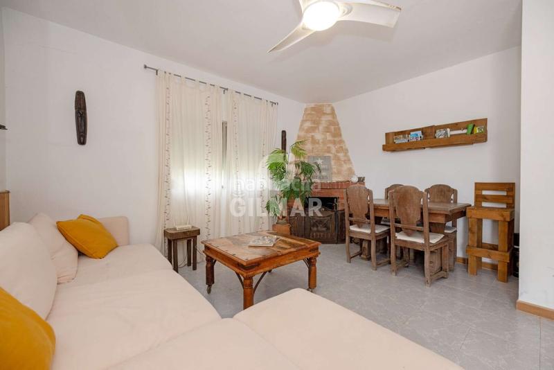 Foto ace81d2f-35cc-4a5e-a734-f39e590d2de0. Chalet presentamos este agradable chalet independiente con piscina, ubicado en la zona de Los Gallos , una exce en Chiclana de la Frontera