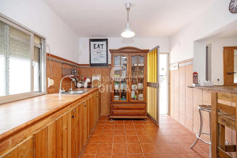 Foto b0f8d5c9-0d33-4633-a612-f4a8ef7a9ea3. Chalet presentamos este agradable chalet independiente con piscina, ubicado en la zona de Los Gallos , una exce en Chiclana de la Frontera