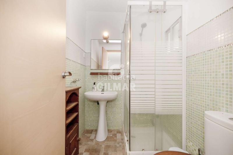 Foto ed462807-e429-42f7-8d6a-5c2cd8f40942. Chalet presentamos este agradable chalet independiente con piscina, ubicado en la zona de Los Gallos , una exce en Chiclana de la Frontera