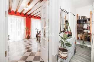 Appartement à Centro Histórico. Este elegante piso de 5 dormitorios cuenta con una ubicación pri