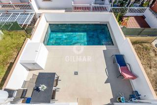Casa adossada a Núcleo urbano. Descubre este excepcional chalet adosado ubicado en chiclana de