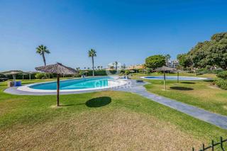 Piso en Atlanterra. Descubre este espectacular apartamento frontal situado en la exc