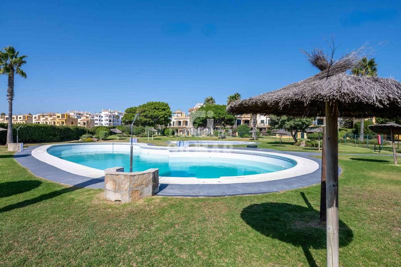 Foto 84c42fa1-3469-4e35-88c0-40b12b0f3660. Appartement avec parking piscine dans Atlanterra Zahara de los Atunes