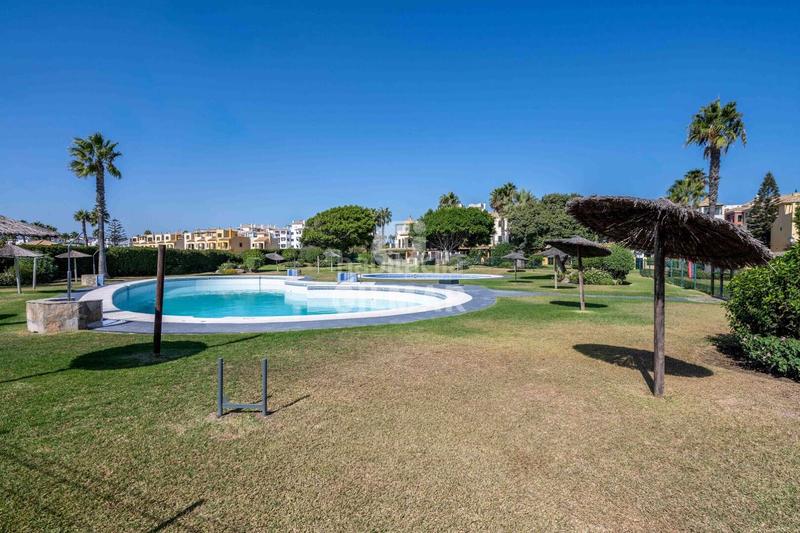 Foto 8b00ee46-1f77-4e9b-8aef-ee7eef640cae. Appartement avec parking piscine dans Atlanterra Zahara de los Atunes