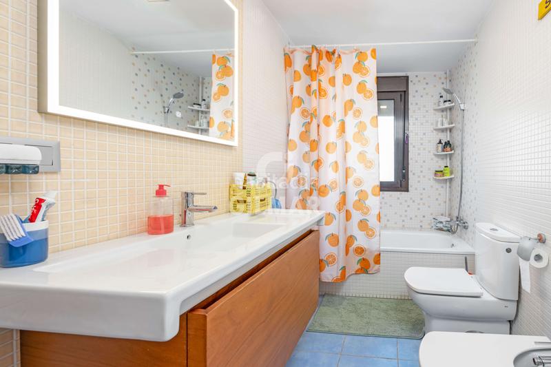 Foto 2c42a679-da16-434f-9549-6fcfca3c6bcb. Chalet avec chauffage piscine dans Los Gallos Chiclana de la Frontera