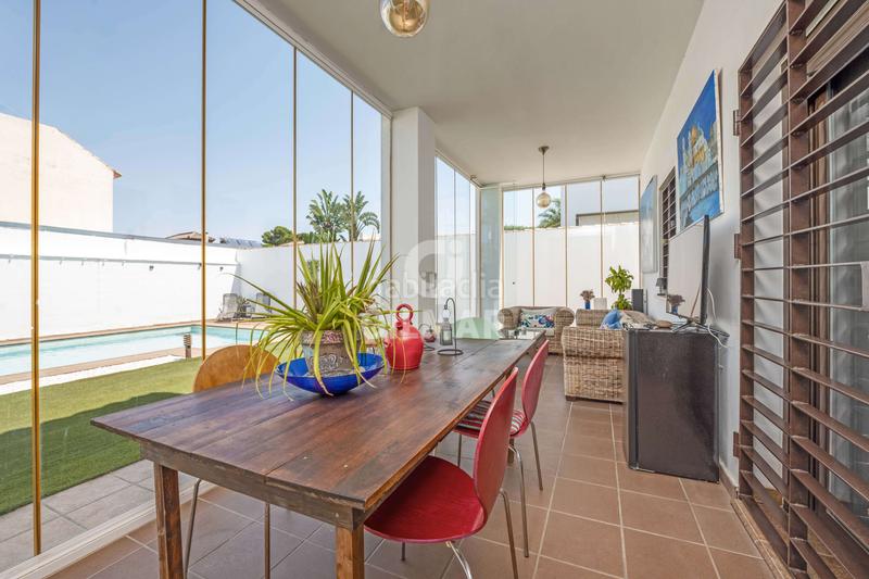 Foto 3acdf0c5-34f3-48ea-a633-546d6452356c. Chalet avec chauffage piscine dans Los Gallos Chiclana de la Frontera