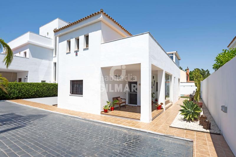 Foto a26bd467-af44-4740-a128-b65e6ecf90c7. Chalet avec chauffage piscine dans Los Gallos Chiclana de la Frontera