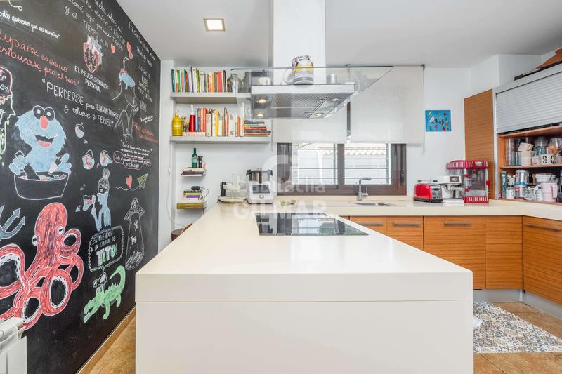 Foto b2f7f19f-6125-495d-88c7-0a47d9a27856. Chalet avec chauffage piscine dans Los Gallos Chiclana de la Frontera