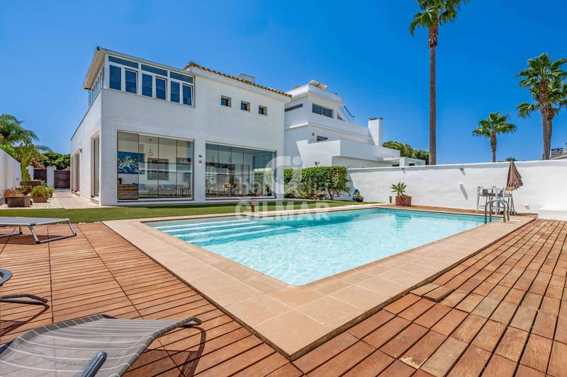 Foto c472dbdb-9fc7-4320-9b3c-77983c0c5f29. Chalet avec chauffage piscine dans Los Gallos Chiclana de la Frontera